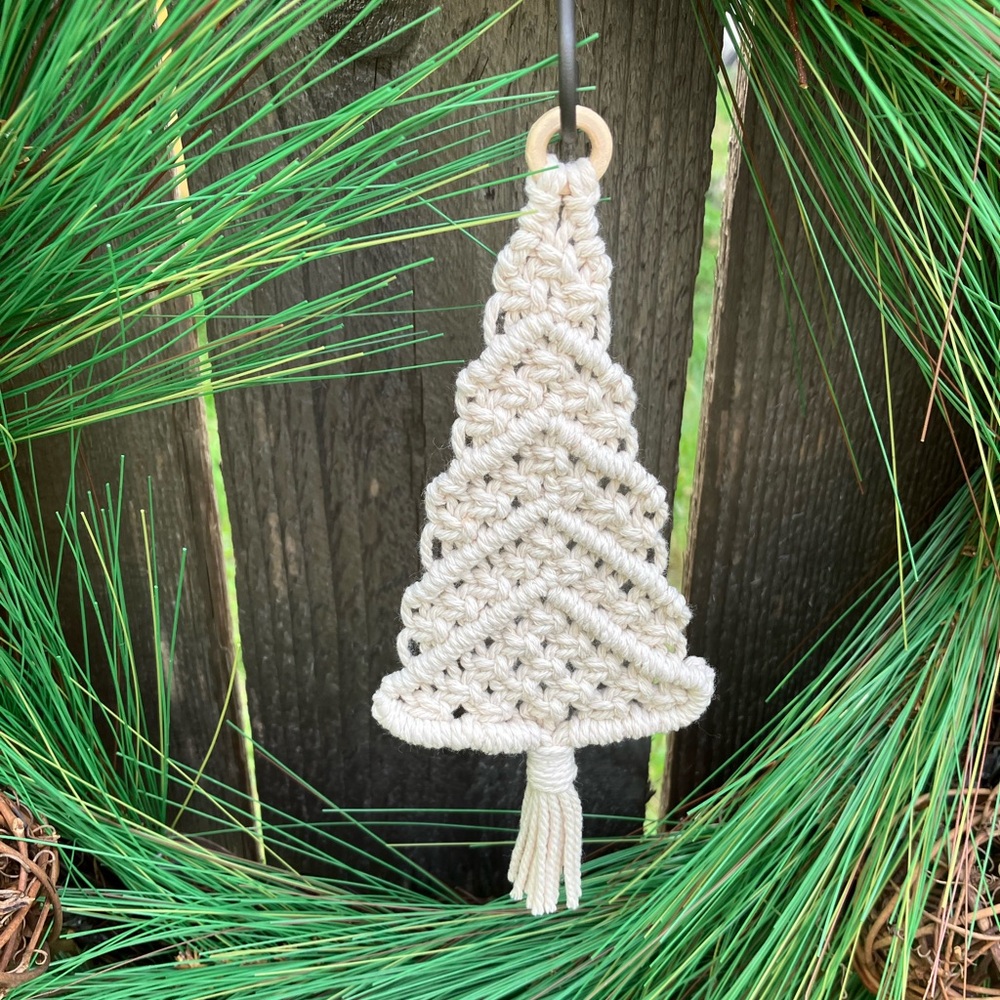 Miniature macrame tree